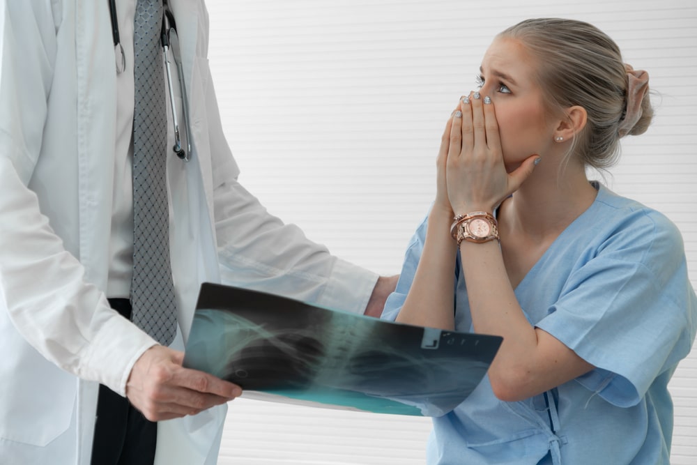 A victim talking to a doctor after being the victim of medical malpractice